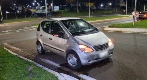 Mercedes e City colidem na BR-277 no Trevo da Portal