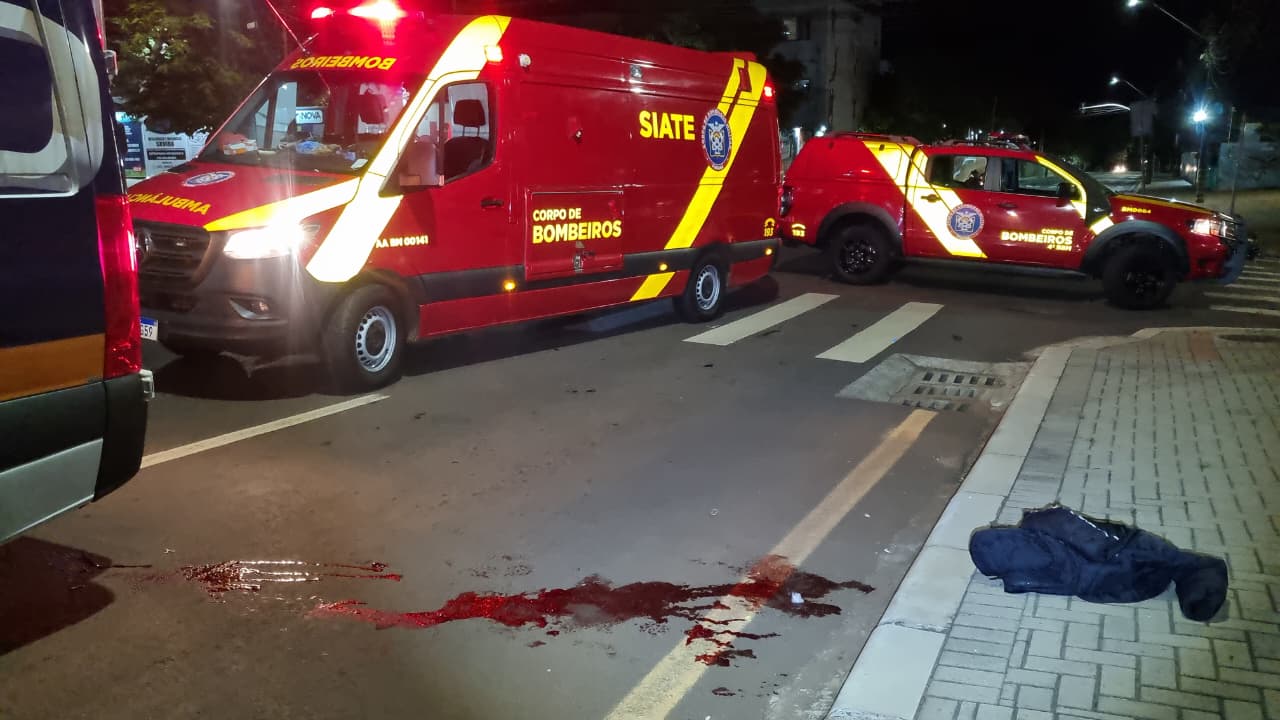 Motociclista sofre lesão grave em colisão com carro no Centro
