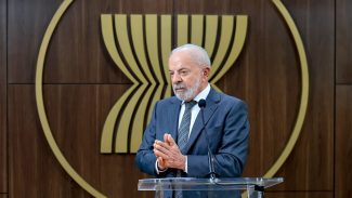 Lula quer discutir com Trump punição dada a ministros do STF Lula quer discutir com Trump punição dada a ministros do STF