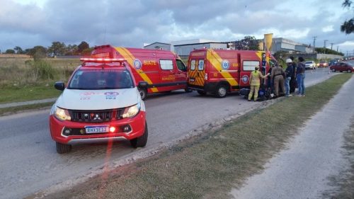 Jovem é atropelada por moto e sofre graves ferimentos no Guaraituba