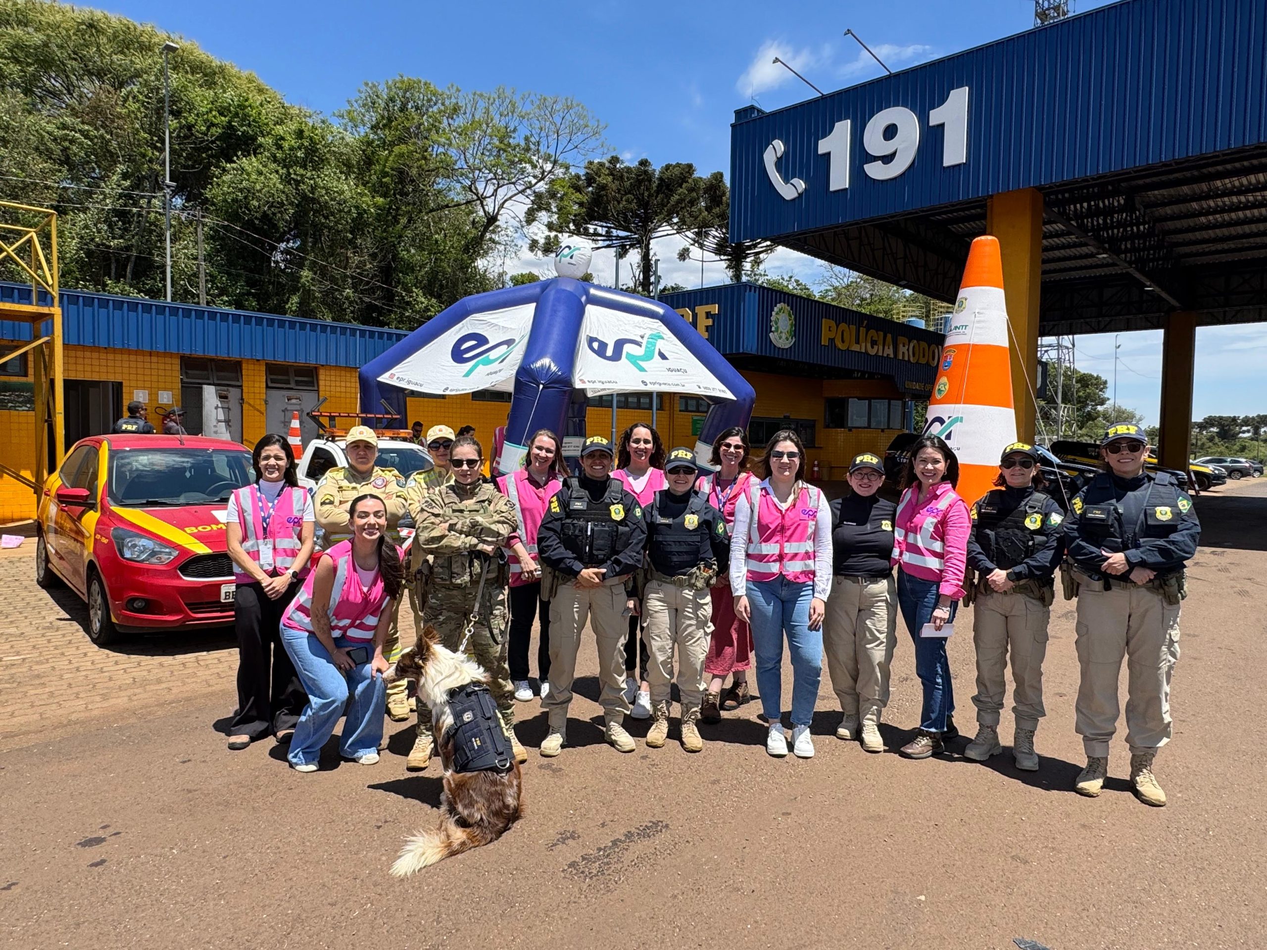 PRF de Cascavel realiza ação especial do Outubro Rosa com foco na saúde e valorização das mulheres PRF de Cascavel realiza ação especial do Outubro Rosa com foco na saúde e valorização das mulheres