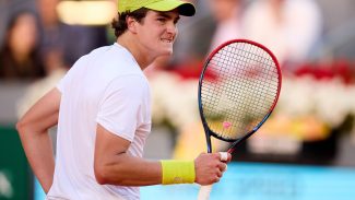 João Fonseca vai à 1ª semi de ATP 500 após abandono de rival no 3º set