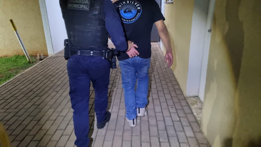 Condutor embriagado é preso após causar acidente no São Cristóvão Condutor embriagado é preso após causar acidente no São Cristóvão