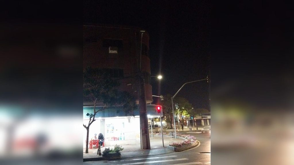 Internauta faz queixa sobre falta de iluminação pública na Avenida Carlos Gomes Internauta faz queixa sobre falta de iluminação pública na Avenida Carlos Gomes
