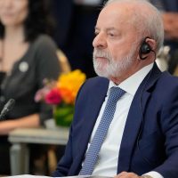 Lula aguarda reunião com Trump e aposta em solução a tarifaço Imagem referente a Lula aguarda reunião com Trump e aposta em solução a tarifaço