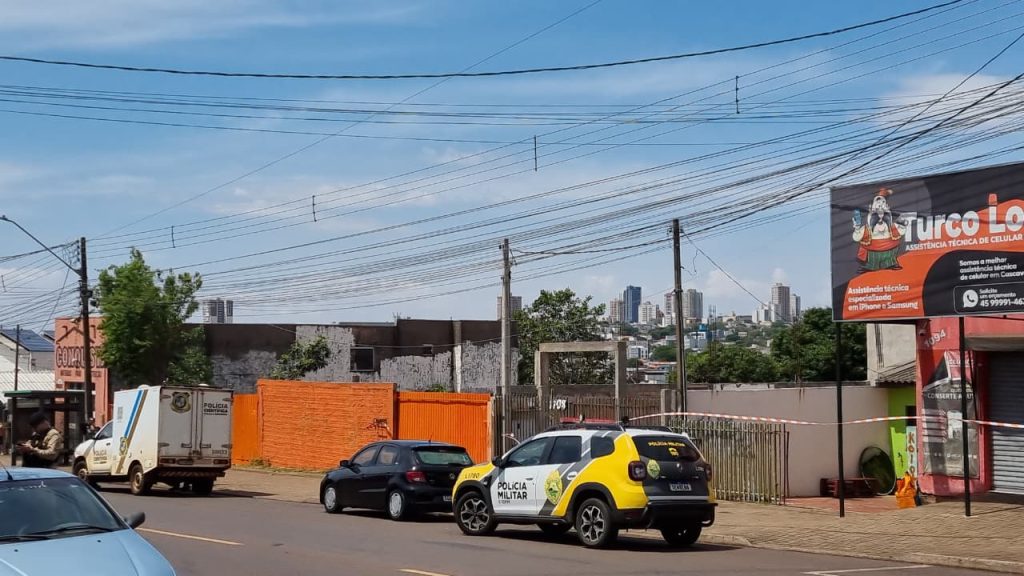 Homem baleado em residência no bairro Santa Cruz é identificado como Willian Santana Homem baleado em residência no bairro Santa Cruz é identificado como Willian Santana