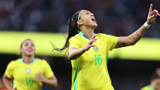 Com uma a menos, seleção feminina vence amistoso contra Inglaterra