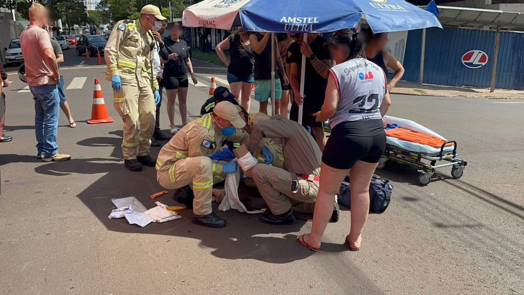 Grave acidente de trânsito em cruzamento no Centro de Cascavel Grave acidente de trânsito em cruzamento no Centro de Cascavel