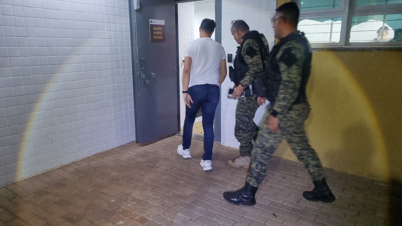 Durante festa, homem é detido por quebra de medida protetiva