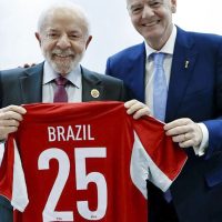 Lula convida presidente da Fifa para conhecer Universidade do Esporte Imagem referente a Lula convida presidente da Fifa para conhecer Universidade do Esporte