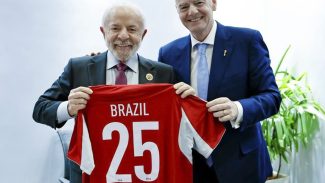 Lula convida presidente da Fifa para conhecer Universidade do Esporte Lula convida presidente da Fifa para conhecer Universidade do Esporte