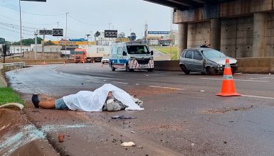 Imagem referente a Homem morre após ser ejetado de veículo no Trevo Cataratas durante perseguição policial, em Cascavel