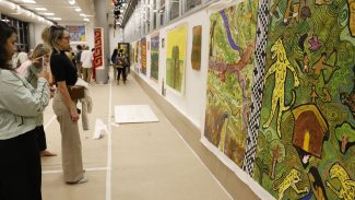 Em travessia inédita, indígenas recontam história da Baía de Guanabara Em travessia inédita, indígenas recontam história da Baía de Guanabara