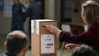 Argentinos vão às urnas para renovar Câmara e Senado
