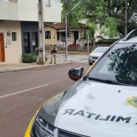 Imagem referente a Crianças são resgatadas após serem flagradas brincando no telhado de prédio no Centro de Cascavel