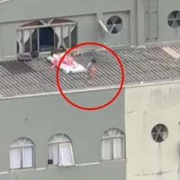 Imagem referente a Conforme a PM, pai supervisionava crianças brincando no telhado; Conselho Tutelar acompanha o caso