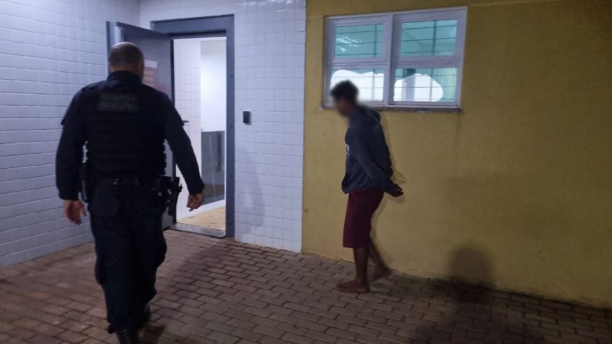 Suspeito é pego com 25 metros de fio na mão em patrulhamento da GM