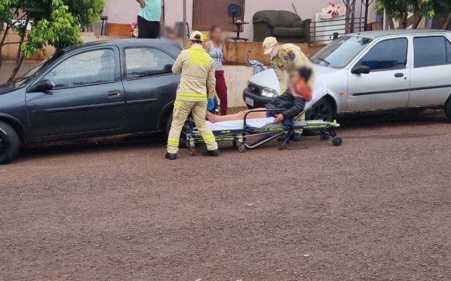 Mulher fica ferida ao saltar de carro em movimento no Cascavel Velho