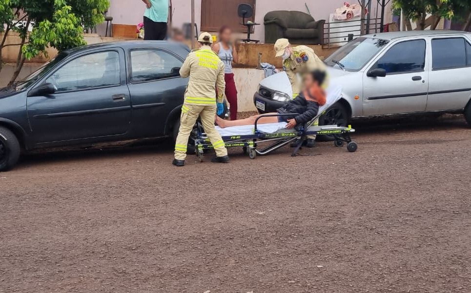 Mulher fica ferida ao saltar de carro em movimento no Cascavel Velho Mulher fica ferida ao saltar de carro em movimento no Cascavel Velho