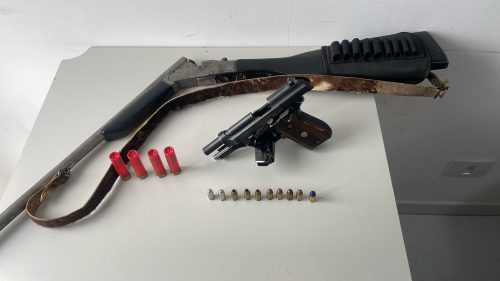 Mandados, armas e celulares: operação mira ameaças contra fiscalização de caminhões Imagem referente a Mandados, armas e celulares: operação mira ameaças contra fiscalização de caminhões