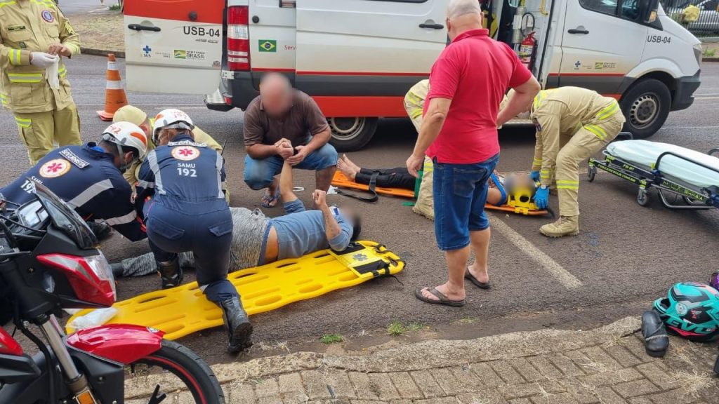 Duas pessoas ficam feridas em colisão na Rua Minas Gerais Duas pessoas ficam feridas em colisão na Rua Minas Gerais