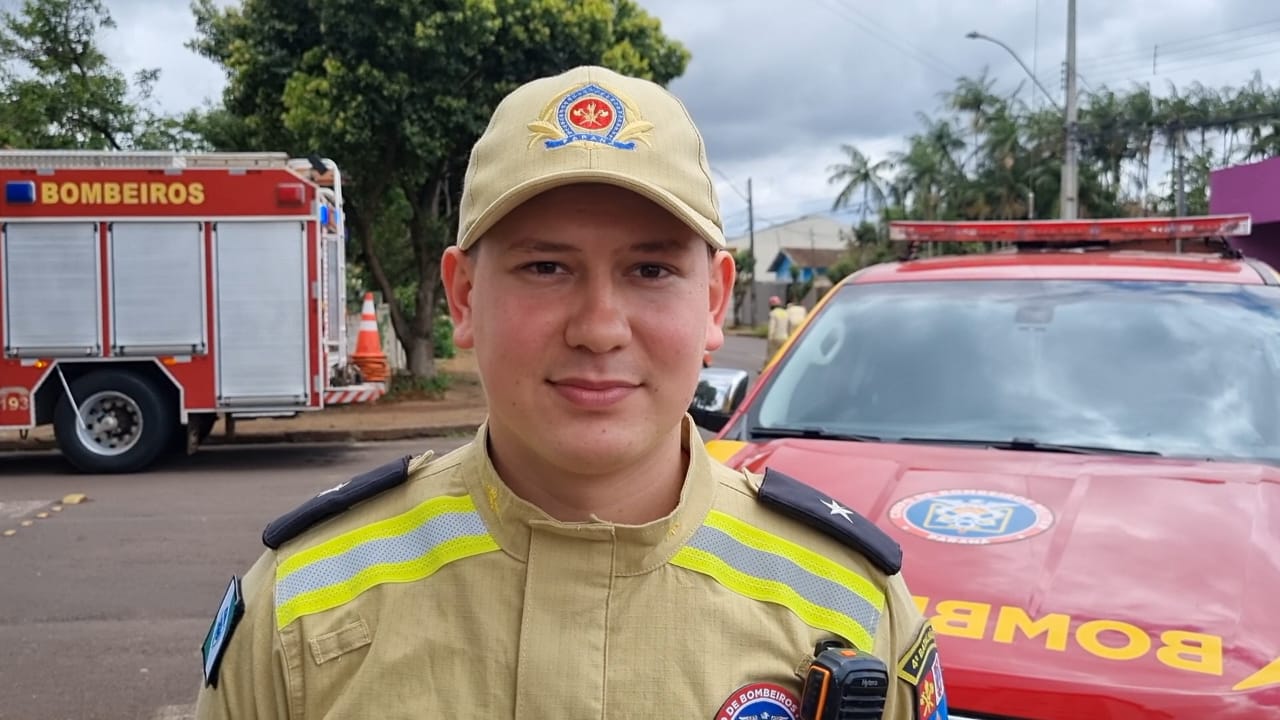 Conforme Corpo de Bombeiros, motorista de carro derrubou vítimas em moto e evadiu-se de acidente Conforme Corpo de Bombeiros, motorista de carro derrubou vítimas em moto e evadiu-se de acidente