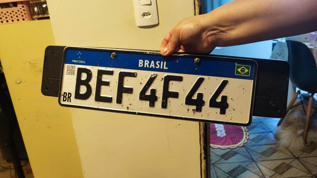 Foi encontrada uma placa de carro no bairro Cancelli