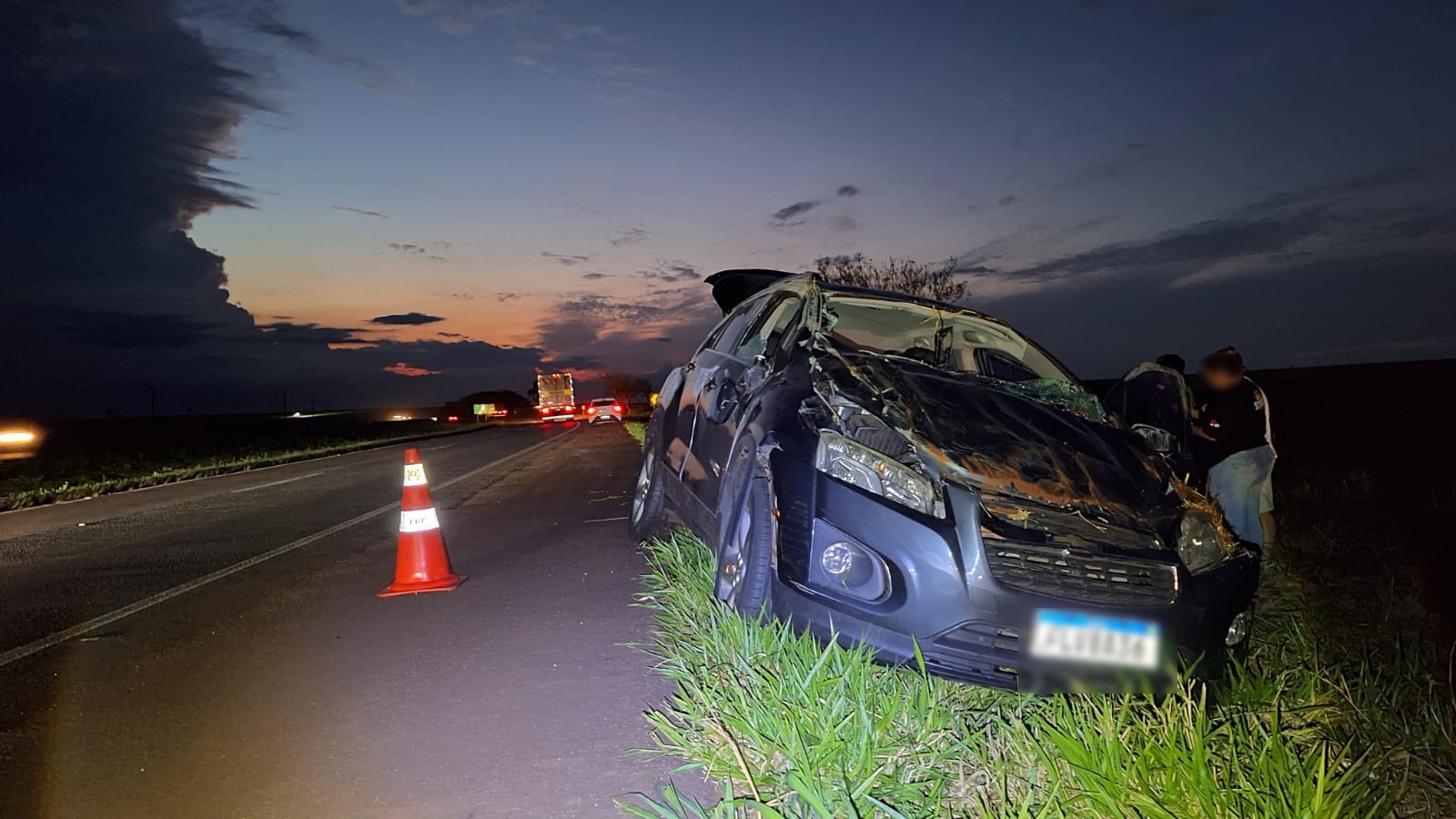 Tracker capota duas vezes na BR-163 entre Cascavel e Toledo; Motorista sai ileso