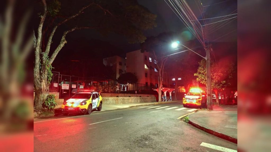 Foragido da Justiça é baleado em confronto com a polícia no centro de Umuarama Foragido da Justiça é baleado em confronto com a polícia no centro de Umuarama