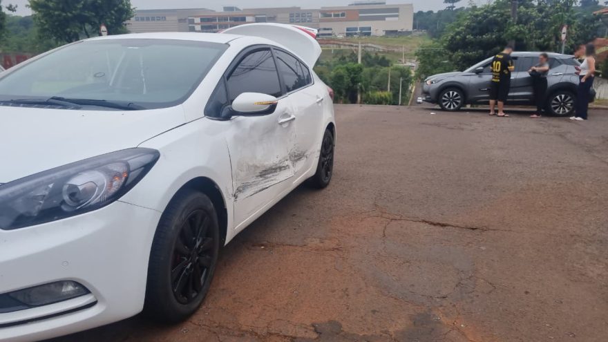 Kicks e Cerato se envolvem em acidente na Região do Lago em Cascavel
