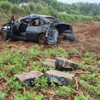 Imagem referente a Fugindo da PRF com maconha, motorista capota carro e fica em estado grave