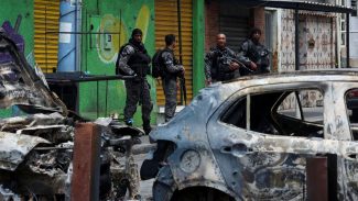 Operação no Rio deixa dezenas de mortos e 56 presos Operação no Rio deixa dezenas de mortos e 56 presos