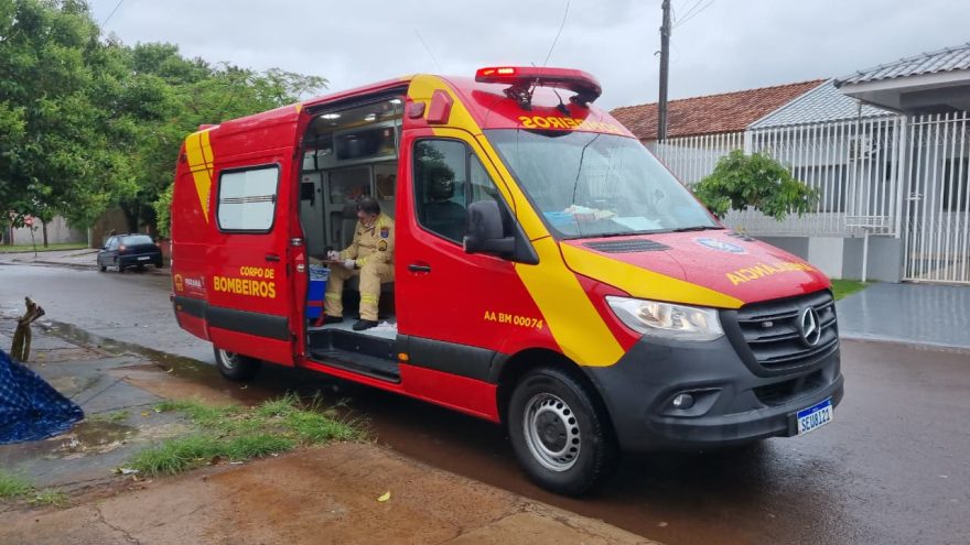 Bombeiros atendem vítima de atropelamento no Bairro Esmeralda