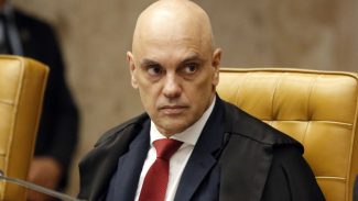 Moraes pede que Filipe Martins explique perda do sinal da tornozeleira Moraes pede que Filipe Martins explique perda do sinal da tornozeleira