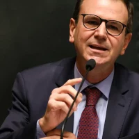 Prefeito do Rio apoia operação policial contra o Comando Vermelho Imagem referente a Prefeito do Rio apoia operação policial contra o Comando Vermelho