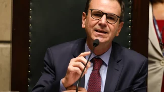 Prefeito do Rio apoia operação policial contra o Comando Vermelho Prefeito do Rio apoia operação policial contra o Comando Vermelho