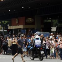 Imagem referente a Rio: avenidas são liberadas e metrô reforça horário de trens