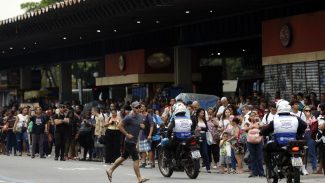 Rio: avenidas são liberadas e metrô reforça horário de trens