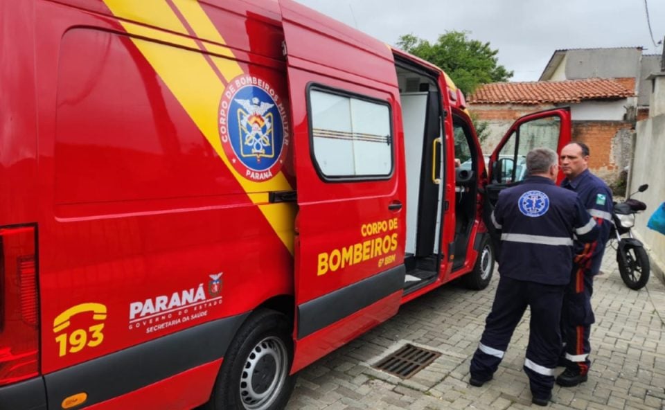 Após ser esfaqueada, vítima de dívida de drogas foge do Siate e reaparece em casa do irmão Após ser esfaqueada, vítima de dívida de drogas foge do Siate e reaparece em casa do irmão