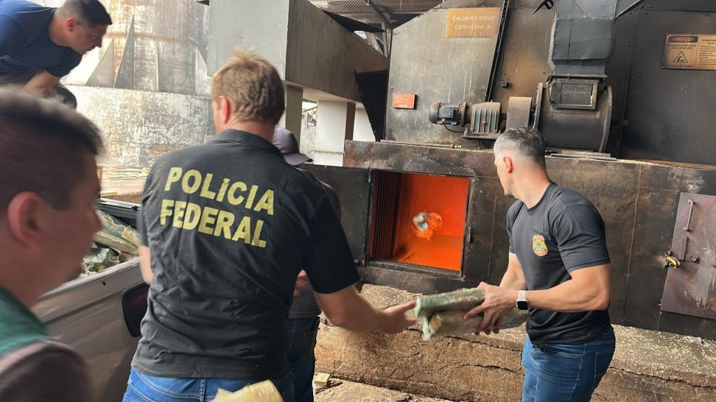 Polícia Federal incinerou mais de 45 toneladas de entorpecentes apreendidos no Oeste do Paraná Polícia Federal incinerou mais de 45 toneladas de entorpecentes apreendidos no Oeste do Paraná