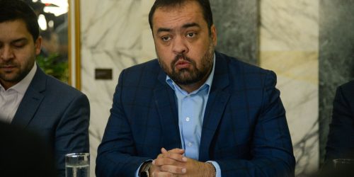 Castro quer transferir 10 detentos do Rio para presídios federais Imagem referente a Castro quer transferir 10 detentos do Rio para presídios federais