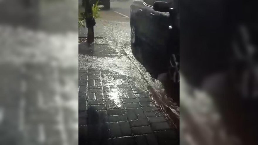 Moradores reclamam de alagamentos após chuvas na Rua Xavantes, em Cascavel