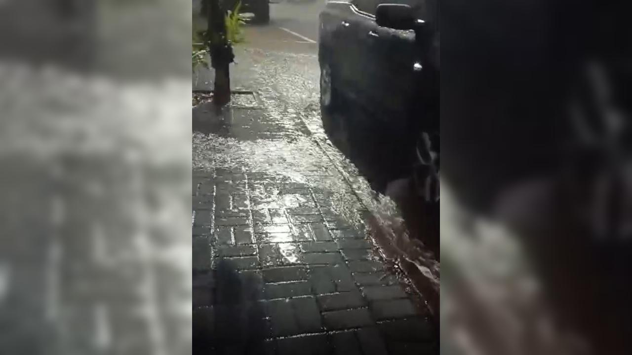 Moradores reclamam de alagamentos após chuvas na Rua Xavantes, em Cascavel