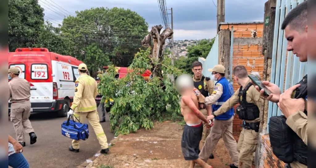 PM flagra homem atacando esposa com facão e impede crime em Apucarana PM flagra homem atacando esposa com facão e impede crime em Apucarana