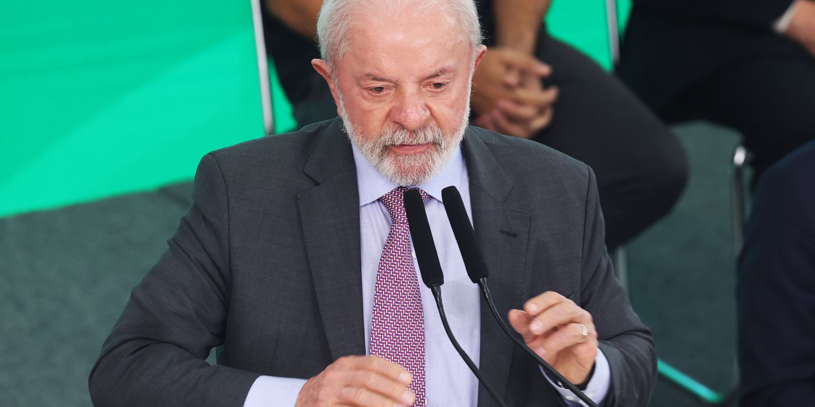 Lula reúne ministros no Alvorada e discute operação policial no Rio Lula reúne ministros no Alvorada e discute operação policial no Rio