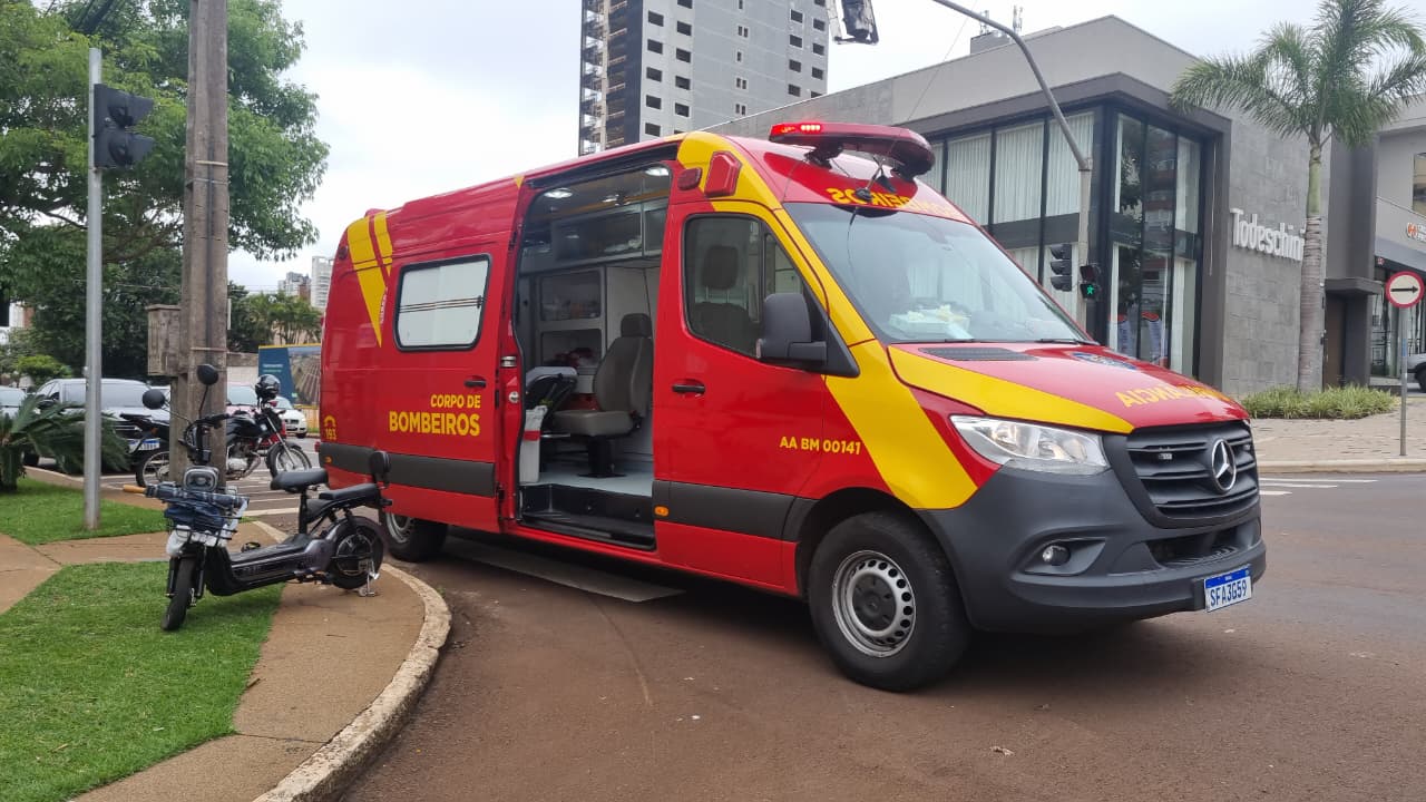 Jovem fica ferida após colisão entre carro e veículo elétrico no Centro de Cascavel Jovem fica ferida após colisão entre carro e veículo elétrico no Centro de Cascavel