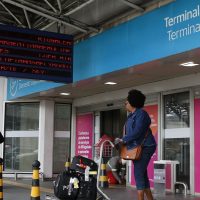 Aéreas flexibilizam remarcação de voos para RJ após operação policial Imagem referente a Aéreas flexibilizam remarcação de voos para RJ após operação policial