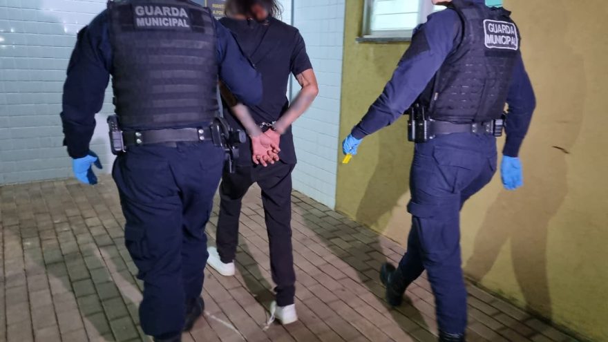 Homem é preso por desacato e desobediência na rodoviária de Cascavel