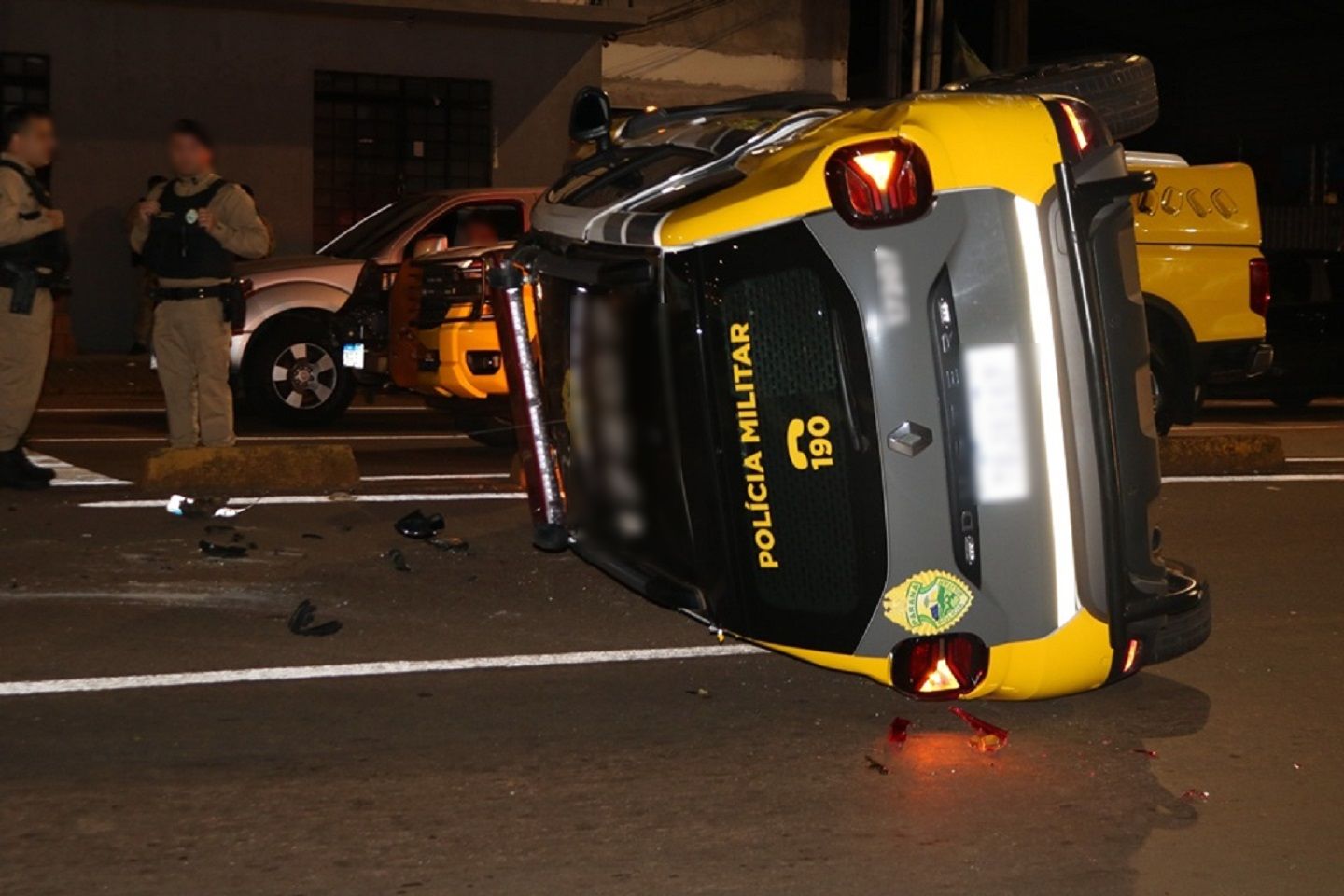 Acidente entre viatura da Polícia Militar e Jeep Renegade deixa policial ferida em Campo Mourão Acidente entre viatura da Polícia Militar e Jeep Renegade deixa policial ferida em Campo Mourão