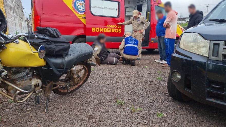 Motociclista fica ferido após colisão no Turisparque, em Cascavel
